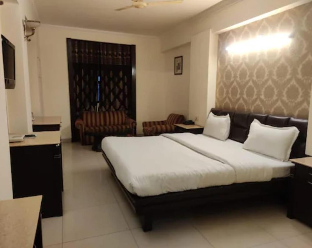 R S Residency Hotel